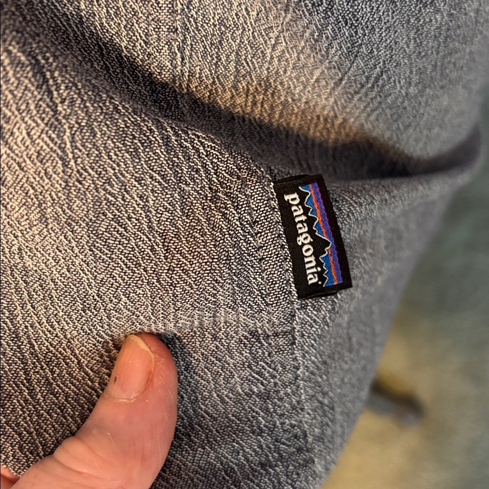 Patagonia gray button down short sleeve shirt - Picture 3 of 10